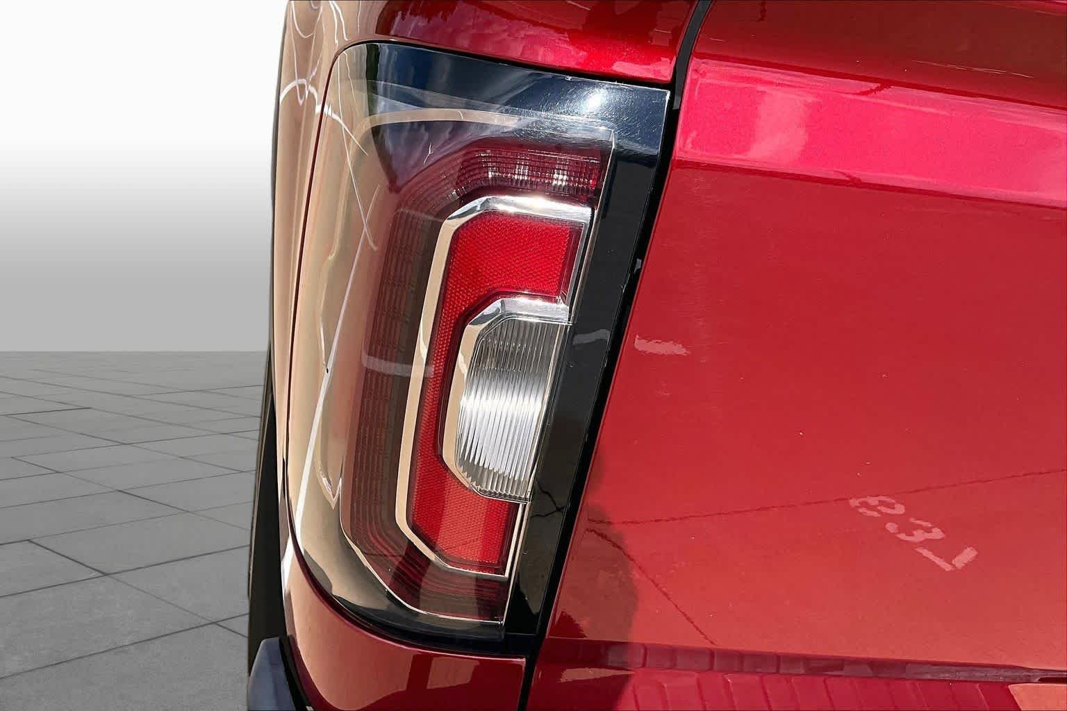 Used 2018 Red Quartz Tintcoat GMC SLT image 28