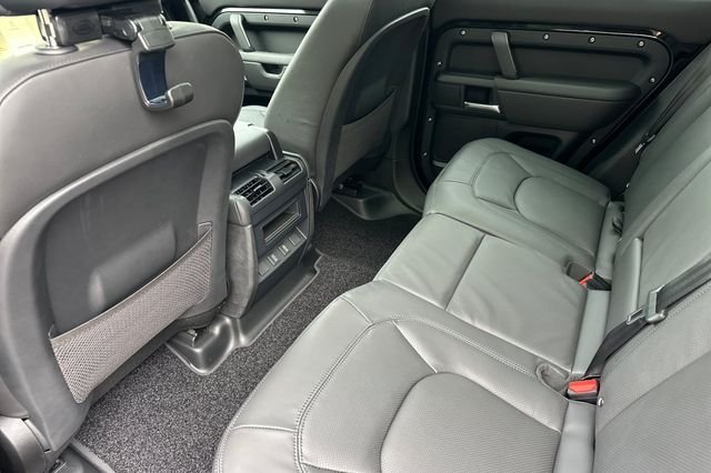 New 2026 Santorini Black Land Rover X-Dynamic SE image 11