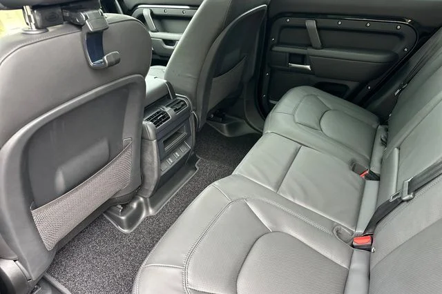 New 2026 Santorini Black Land Rover X-Dynamic SE image 11