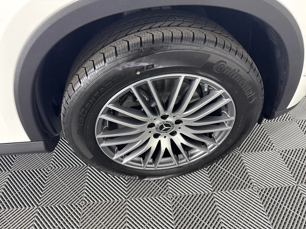 New 2026 White Mercedes-Benz GLC 300 image 31