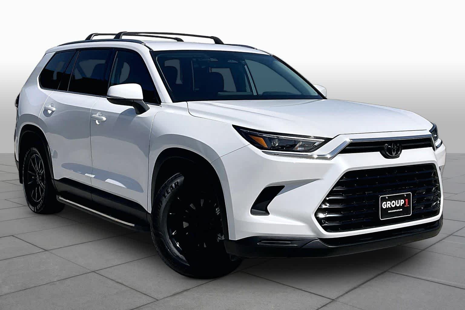 Used 2026 Wind Chill Pearl Toyota XLE image 4