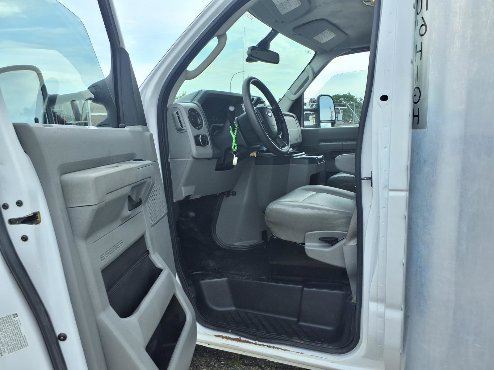 Certified Used 2022 Oxford White Ford Base image 19