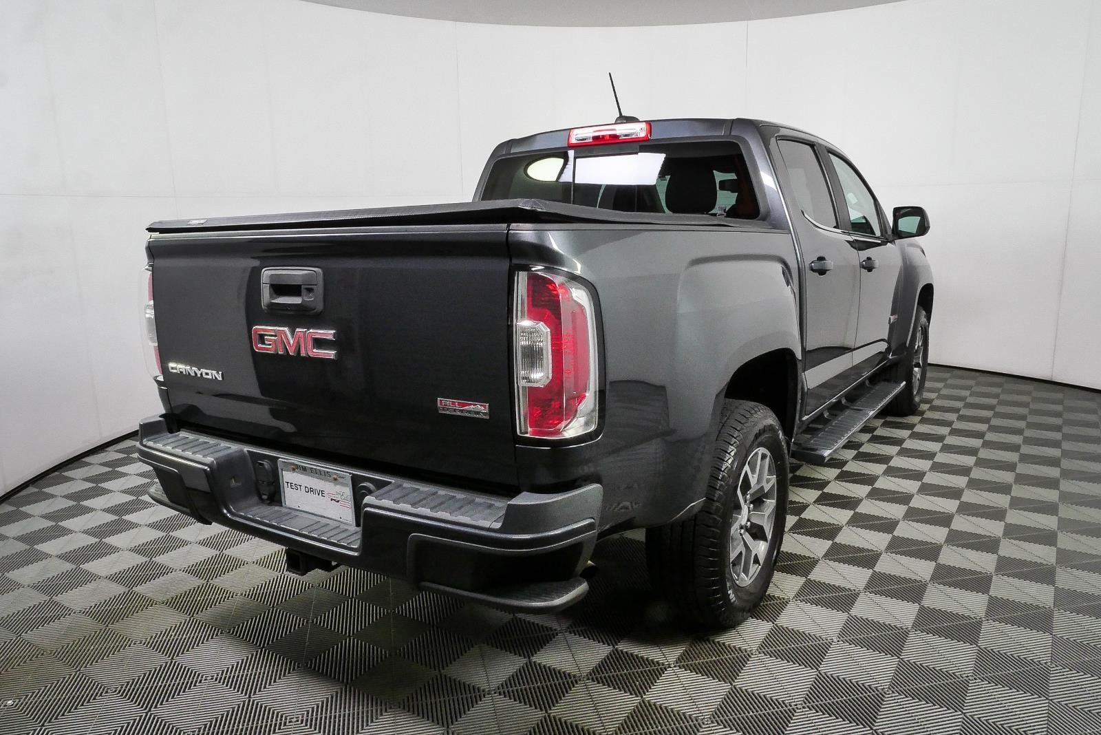 Used 2016 CYBER GRAY METALLIC GMC 4WD SLE image 3