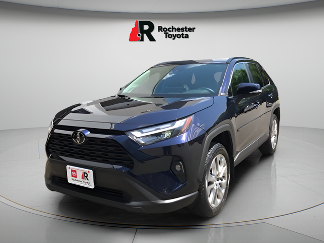 Used 2024  Toyota XLE Premium image 3