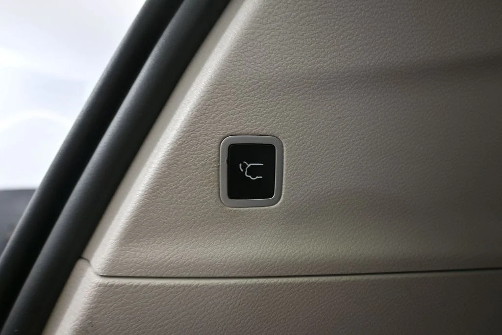 Used 2024 Red Chrysler Touring L image 41