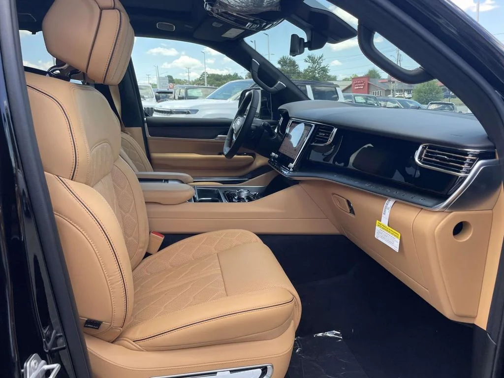 New 2026 High Gloss Black Jeep Summit Reserve image 15