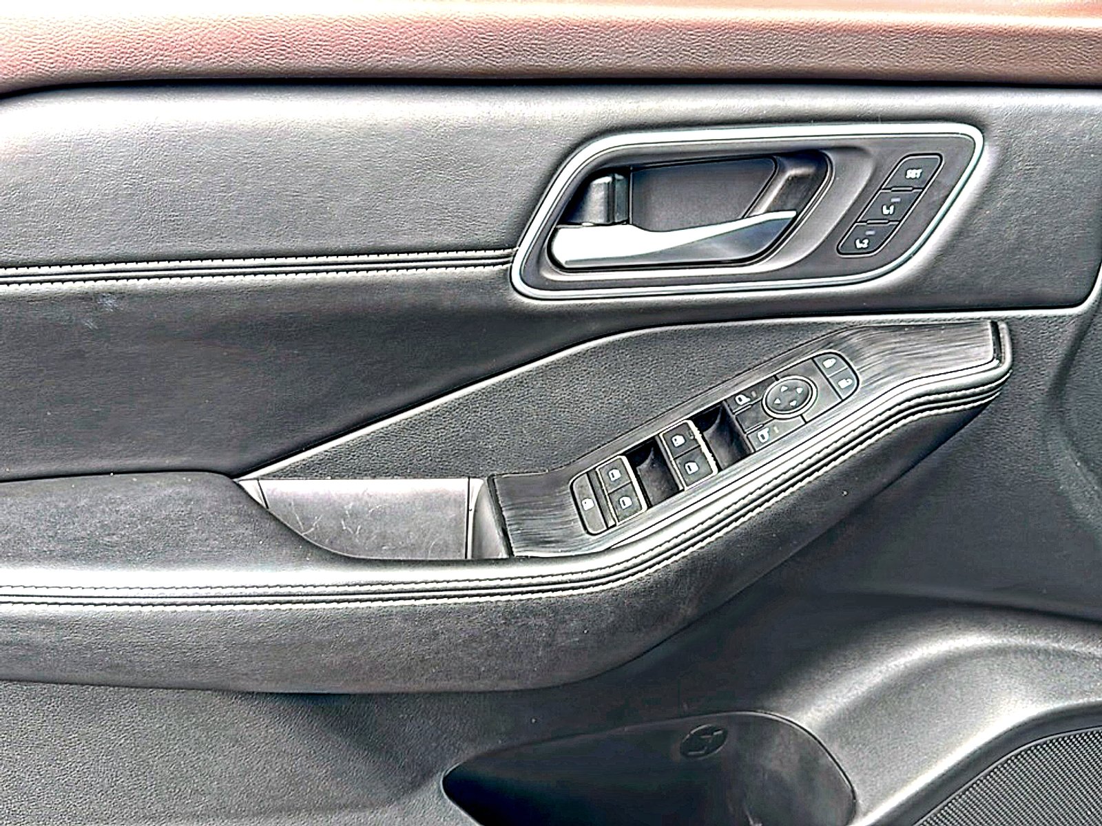 Used 2021 Gun Metallic Nissan SL FWD image 17