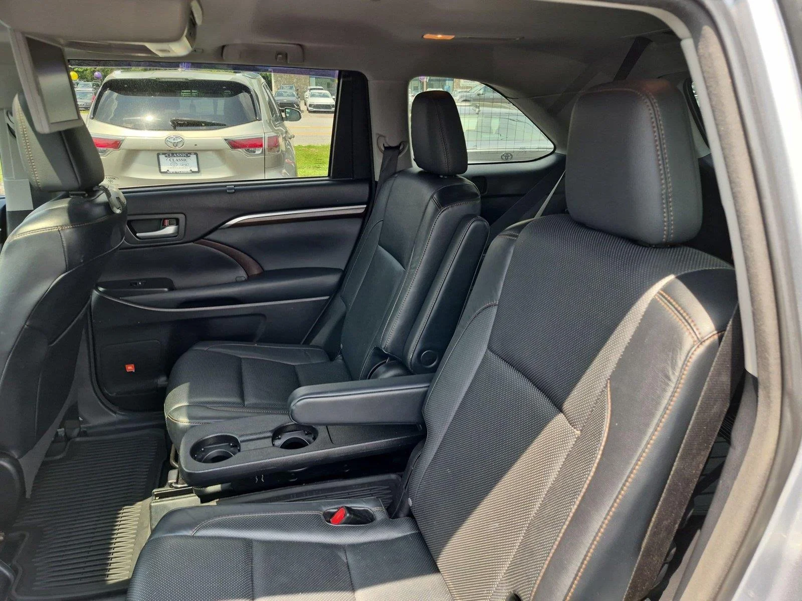 Used 2014 Silver Sky Metallic Toyota Limited image 33