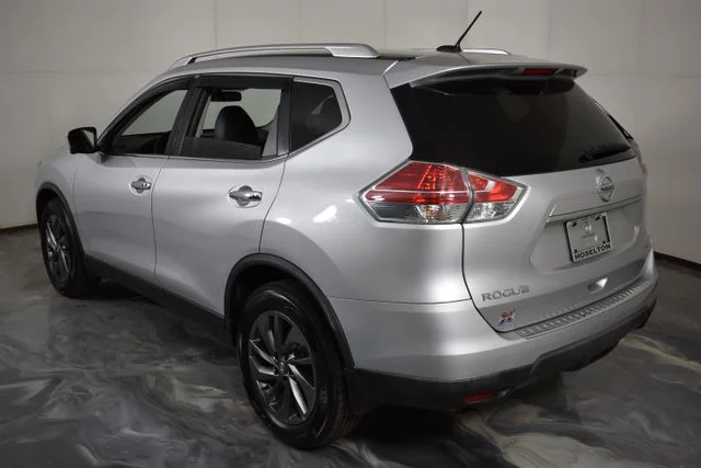 Used 2016 Silver Nissan SL image 5