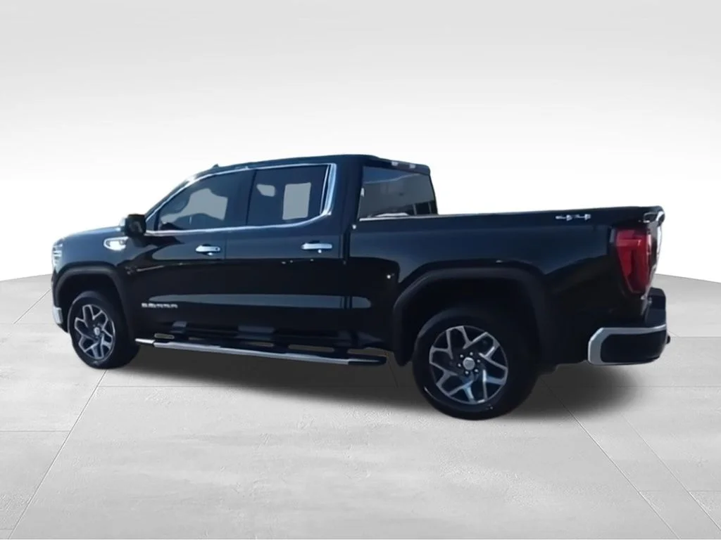 Used 2022 Black GMC SLT image 6