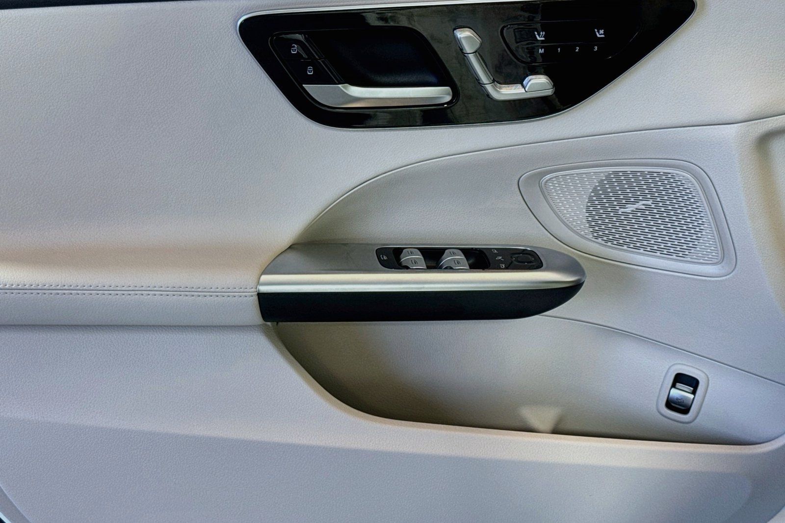 New 2026 Polar White Mercedes-Benz C 300 image 16