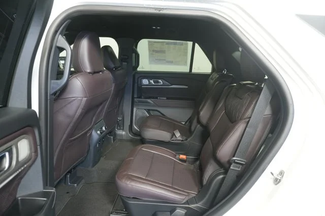New 2027 Star White Metallic Tri-Coat Ford Platinum™ image 28