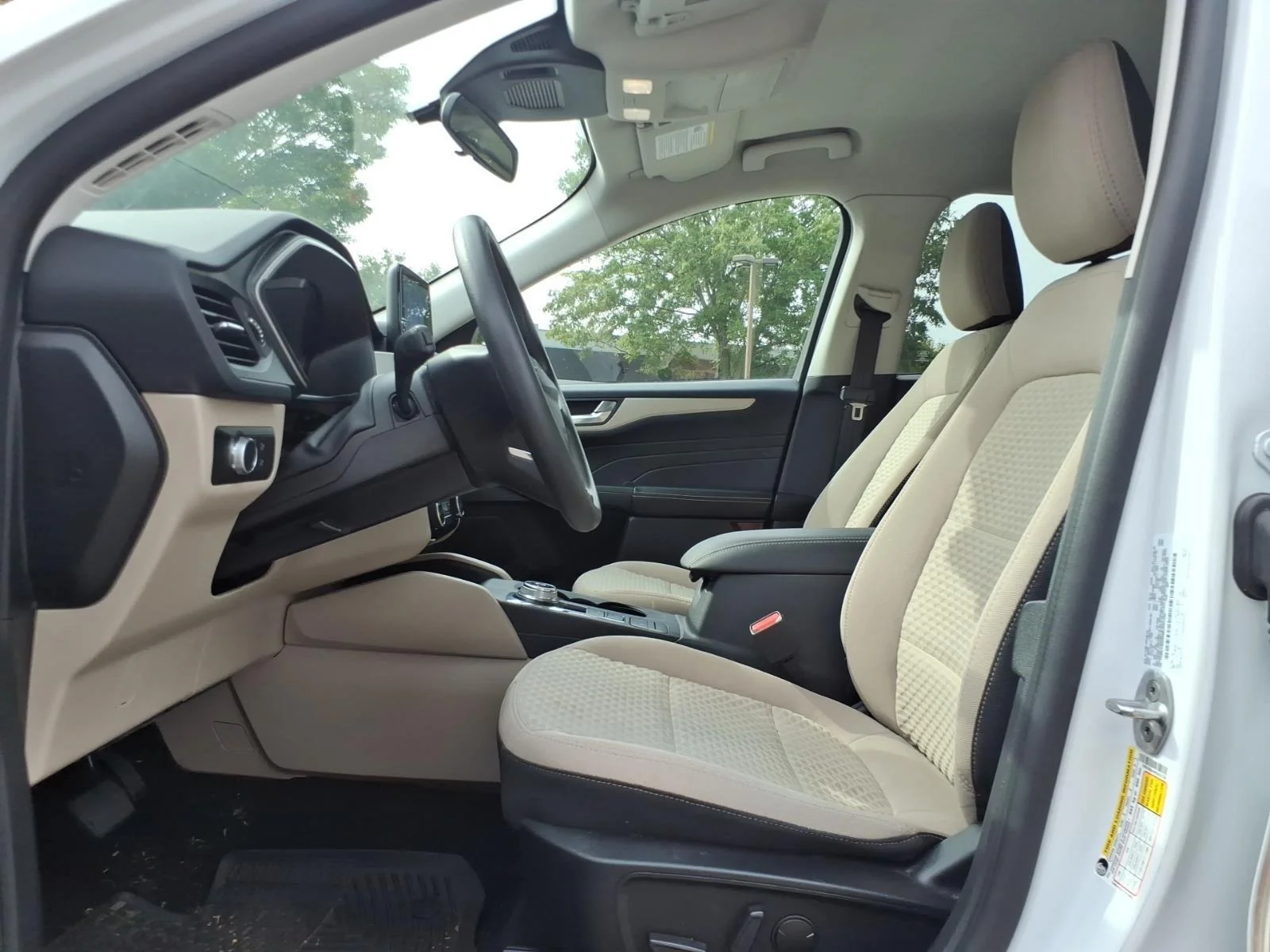 Used 2021 Oxford White Ford SE image 12