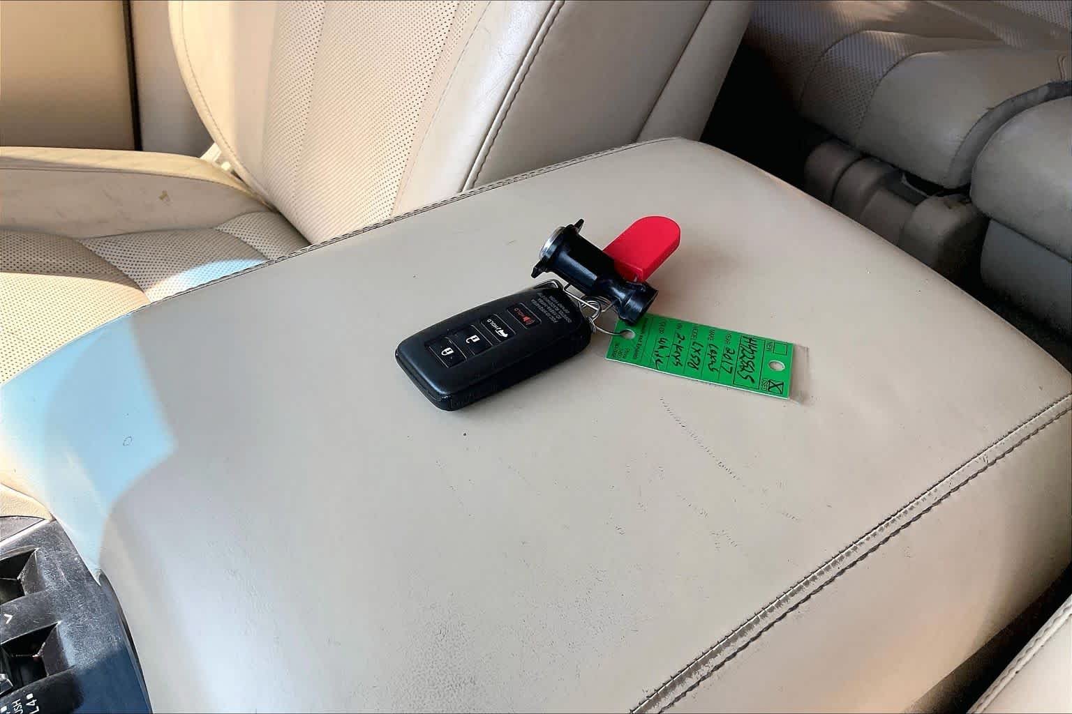 Used 2017 Starfire Pearl Lexus  image 13