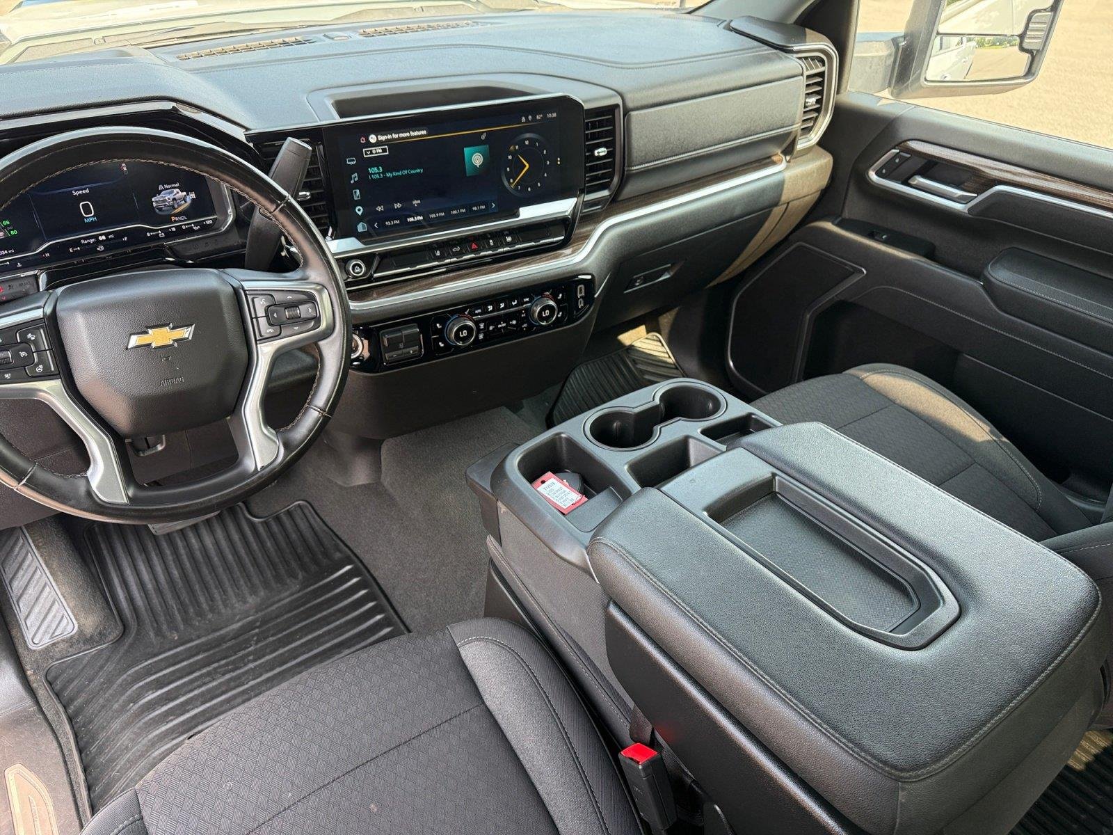 Used 2025 Summit White Chevrolet LT image 15