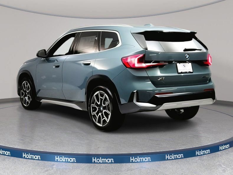Used 2026 Cape York Green Metallic BMW xDrive28i image 3