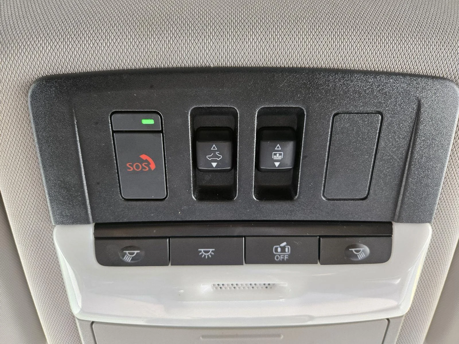 Used 2022 Super Black Nissan SL image 23