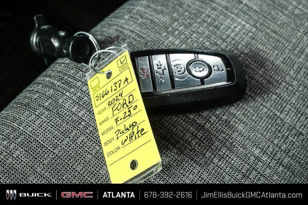 Used 2024 Oxford White Ford XLT image 36