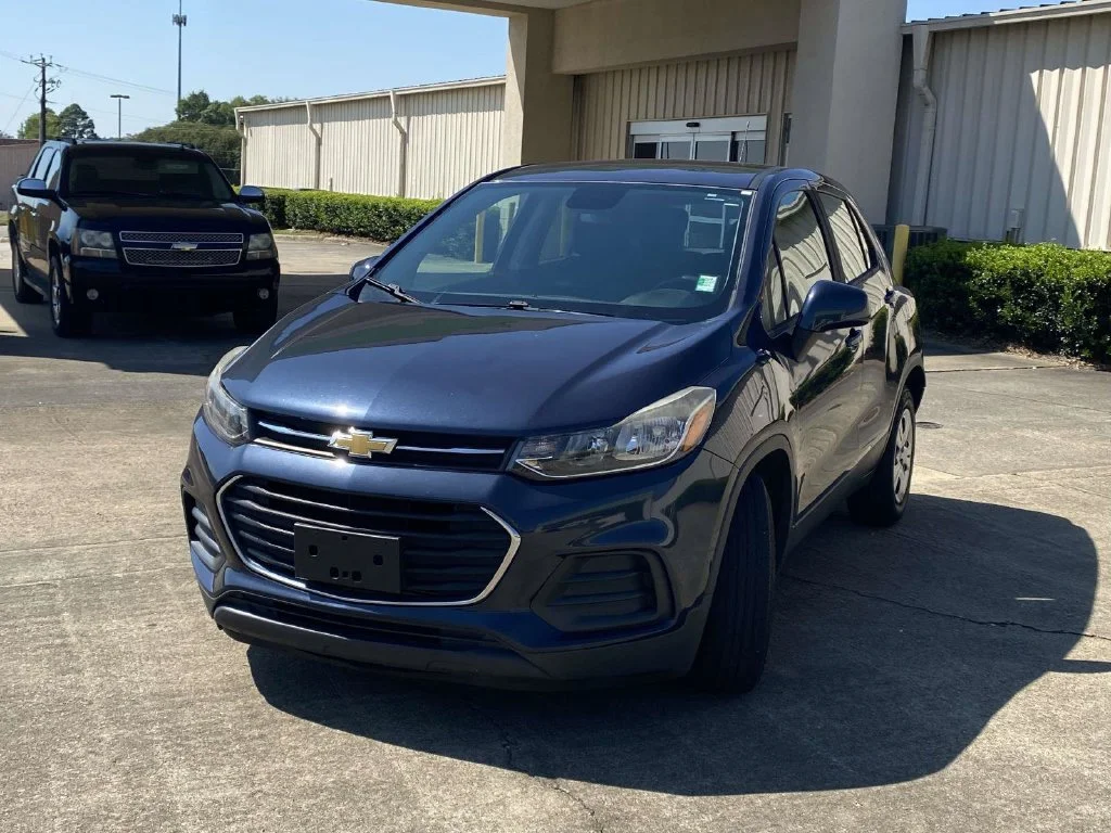 Used 2018 Blue Chevrolet LS image 7