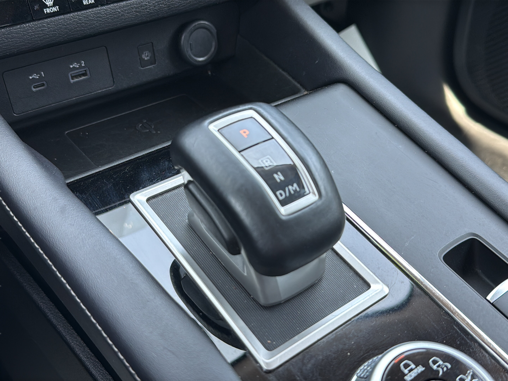 Used 2024 Silver Mitsubishi SE image 23