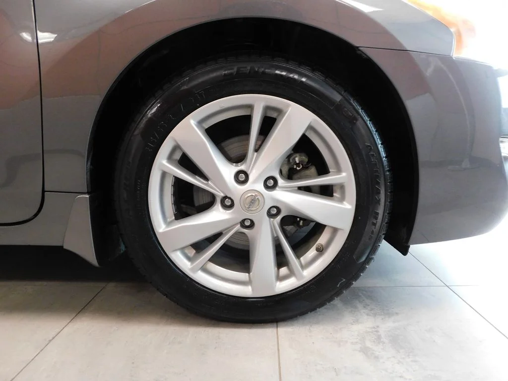 Used 2015 Gun Metallic Nissan 2.5 SL image 9