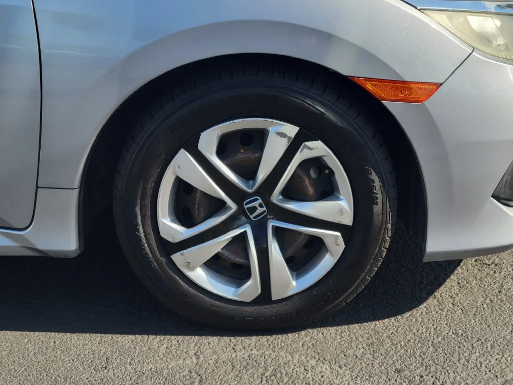 Used 2016 Lunar Silver Metallic Honda LX image 5