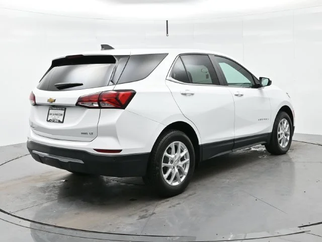 Used 2024 Summit White Chevrolet LT image 7