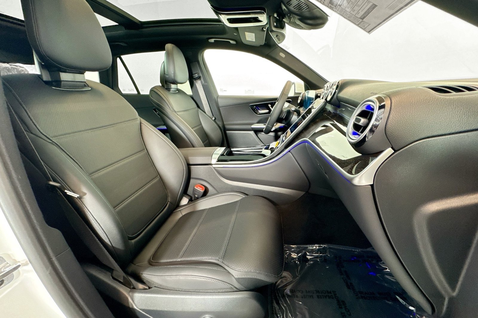 New 2026 MANUFAKTUR Moonlight White Metallic Mercedes-Benz GLC 300 image 26