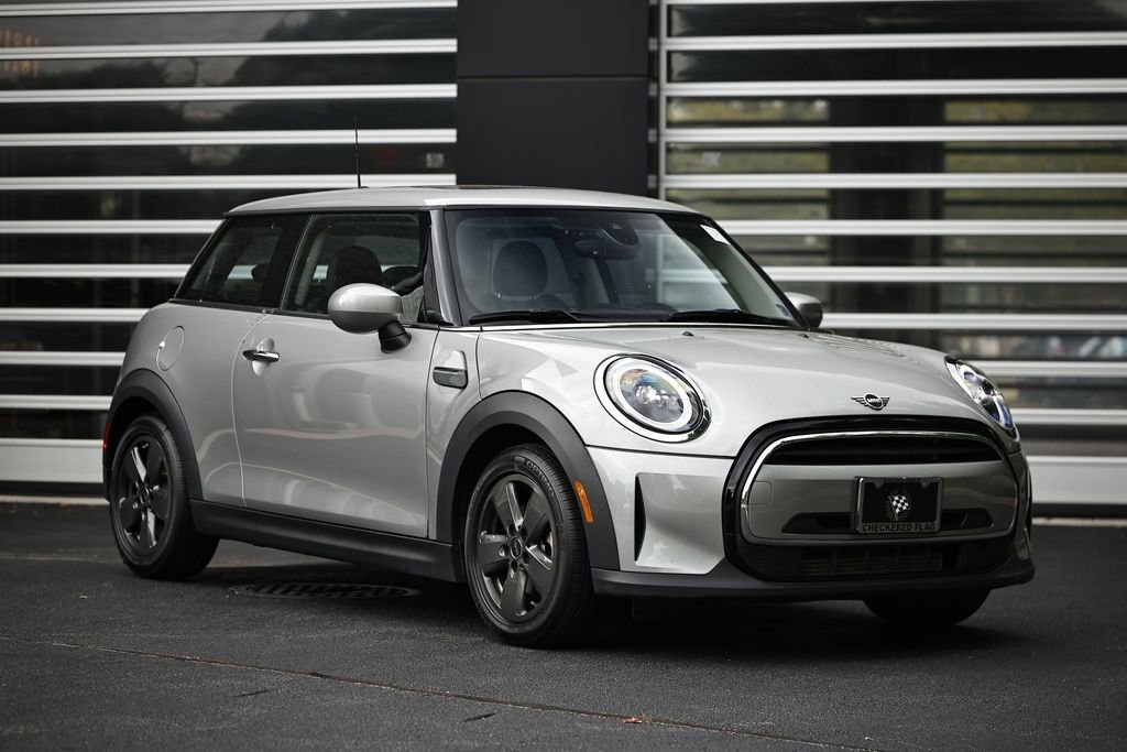 2024 MINI Hardtop Cooper's photo