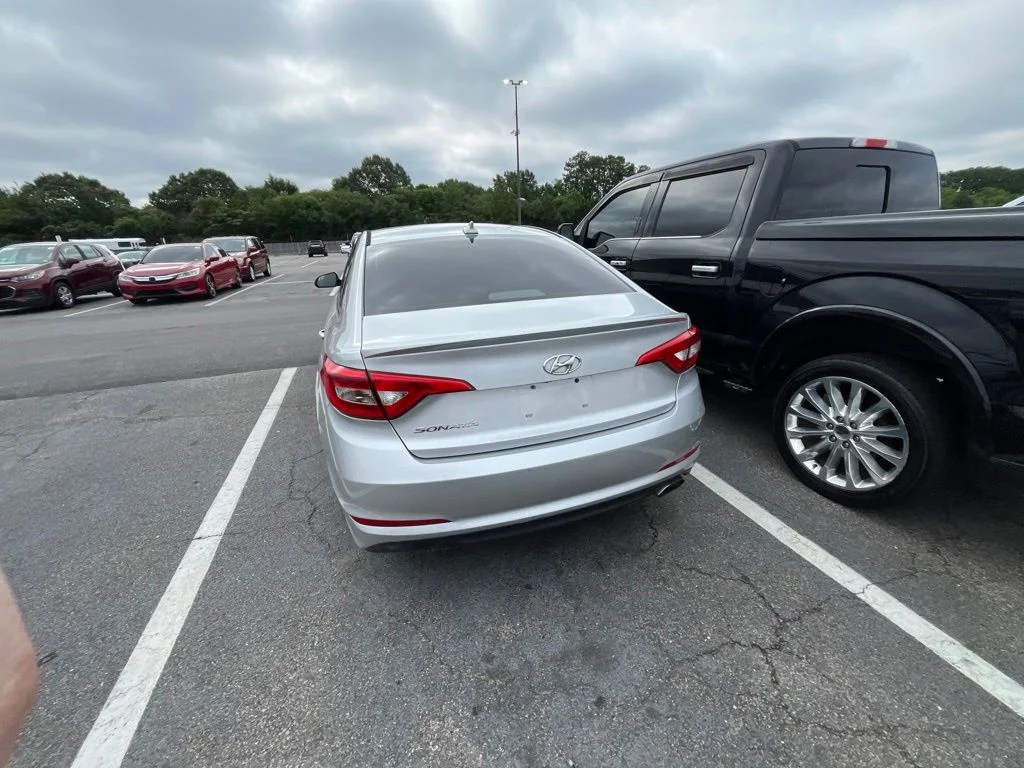 Used 2016 Silver Hyundai SE image 16