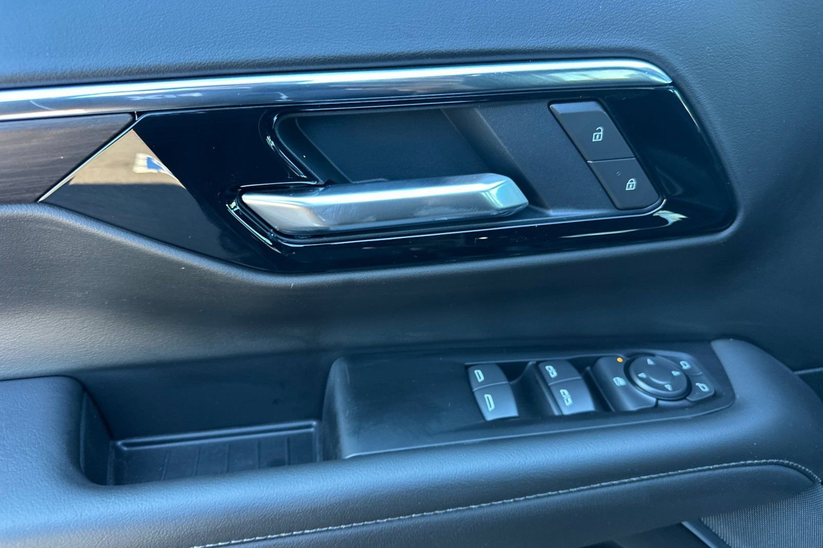 2026 Chevrolet Suburban LS - Photo 11