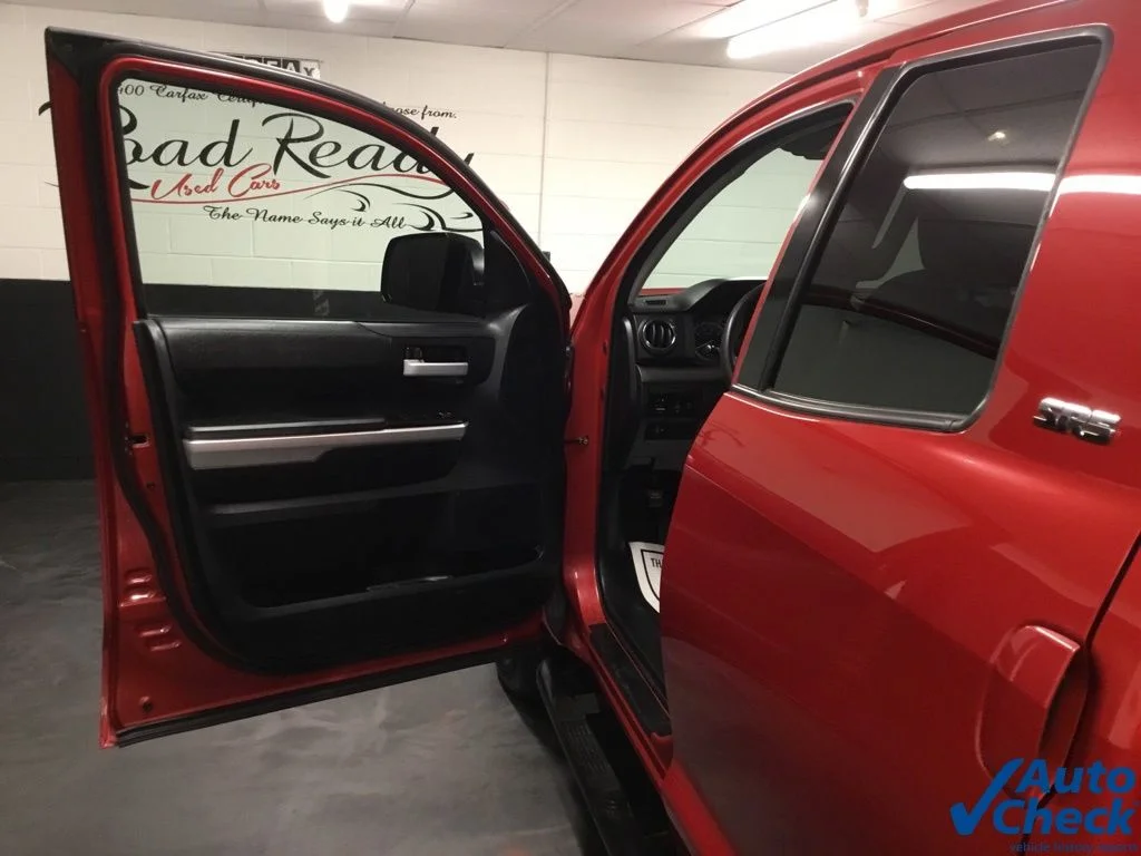 Used 2014 Red Toyota SR5 image 25