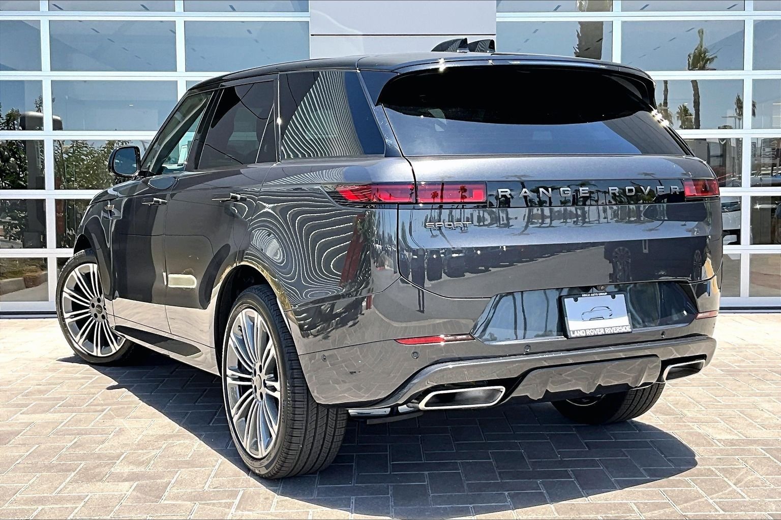 New 2026 Carpathian Grey Land Rover Dynamic SE image 3