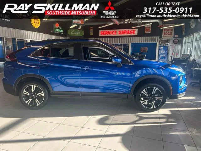 New 2026 Lightning Blue Metallic Mitsubishi SE image 2