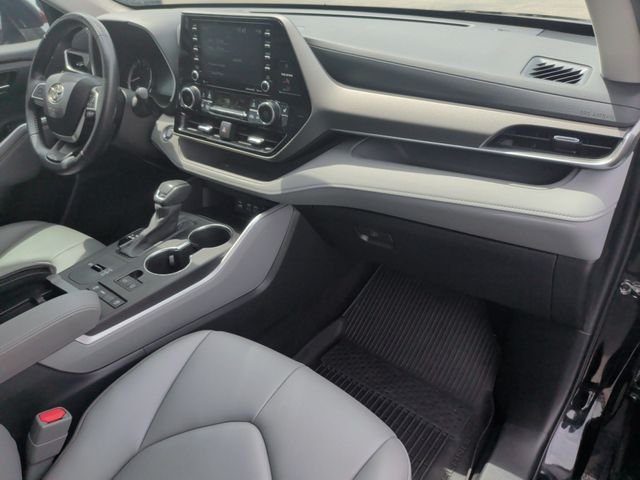 Used 2022 Black Toyota XLE image 17