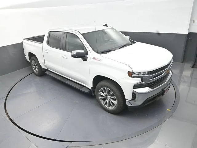 Used 2022 White Chevrolet LT image 23