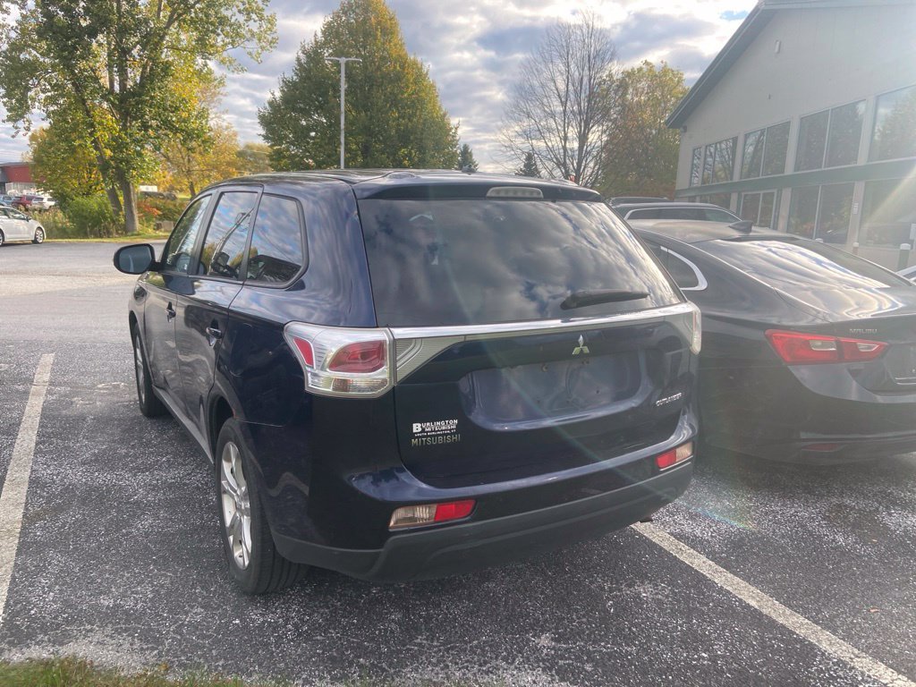 Used 2014 Blue Mitsubishi SE image 4