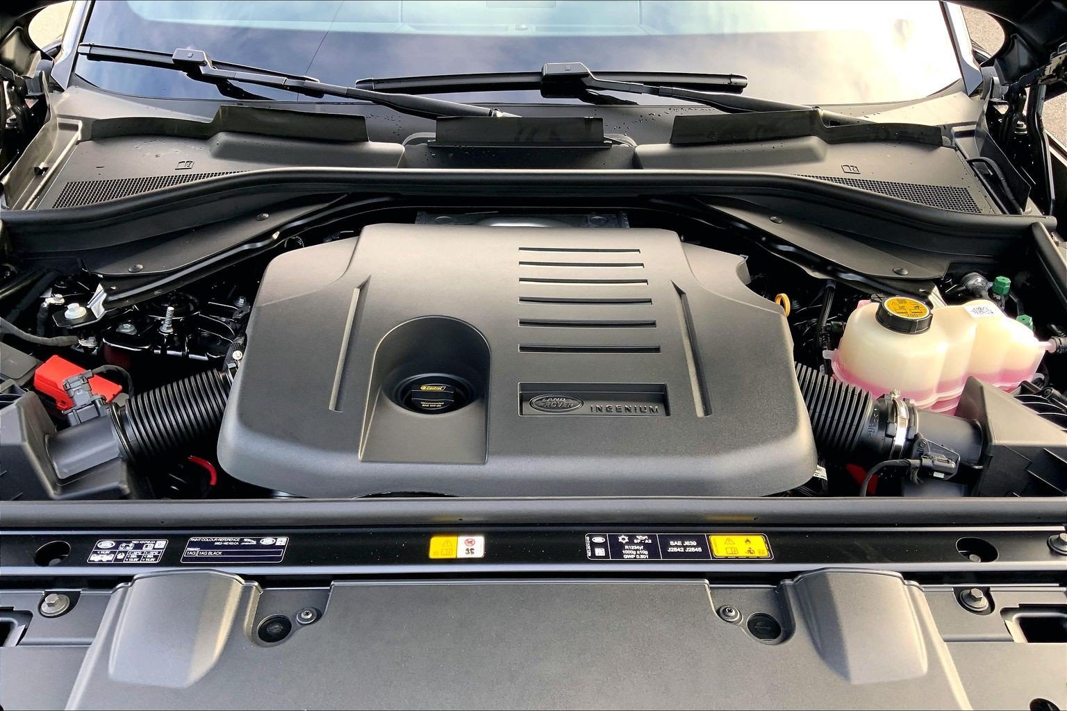 New 2027 Santorini Black Land Rover SE image 16