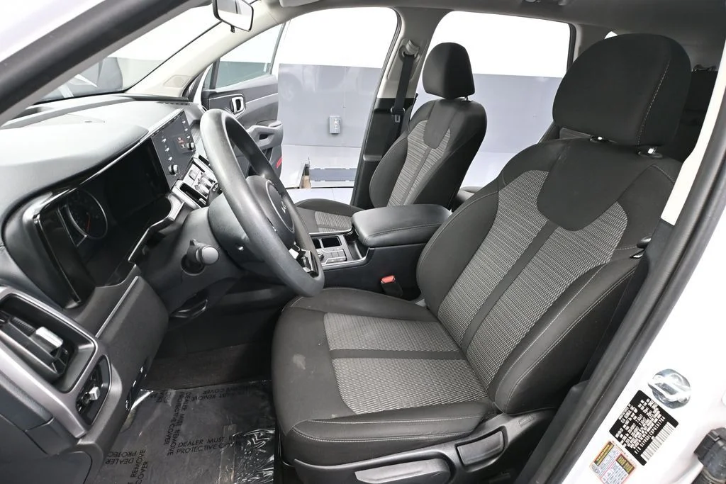 2023 Kia Sorento LX - Photo 21