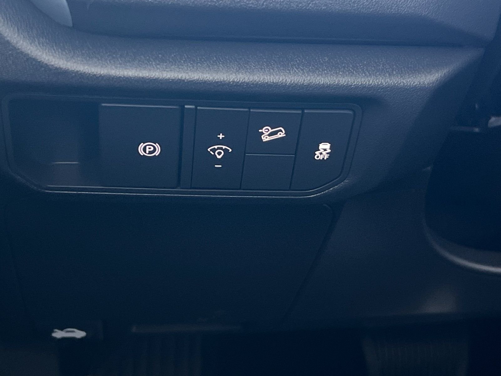 New 2027 Snow White Pearl Kia LX image 28
