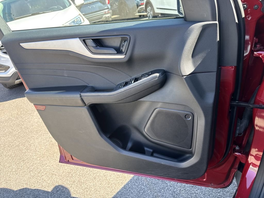 Used 2022 Rapid Red Metallic Tinted Clearcoat Ford SE image 26