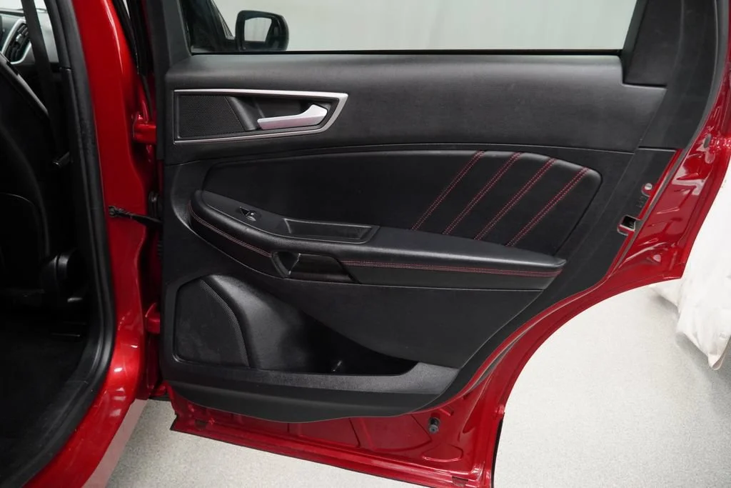Used 2021 Red Ford ST-Line image 28
