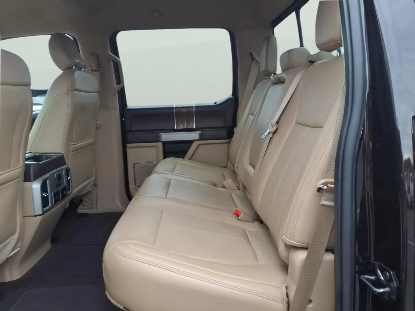 Used 2018 Magma Red/Stone Gray Ford LARIAT image 29
