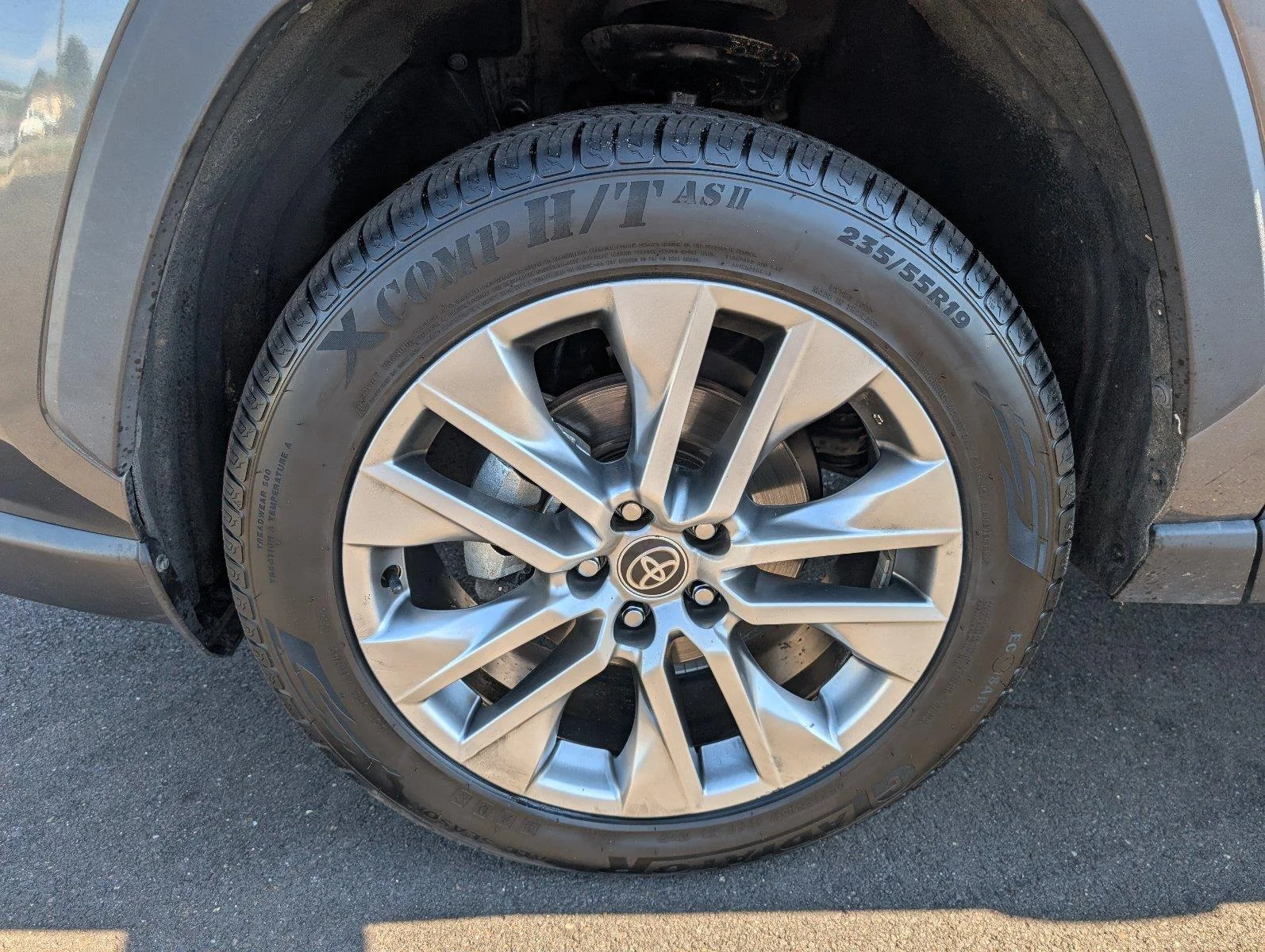 Used 2022 Magnetic Gray Metallic Toyota XLE Premium image 11