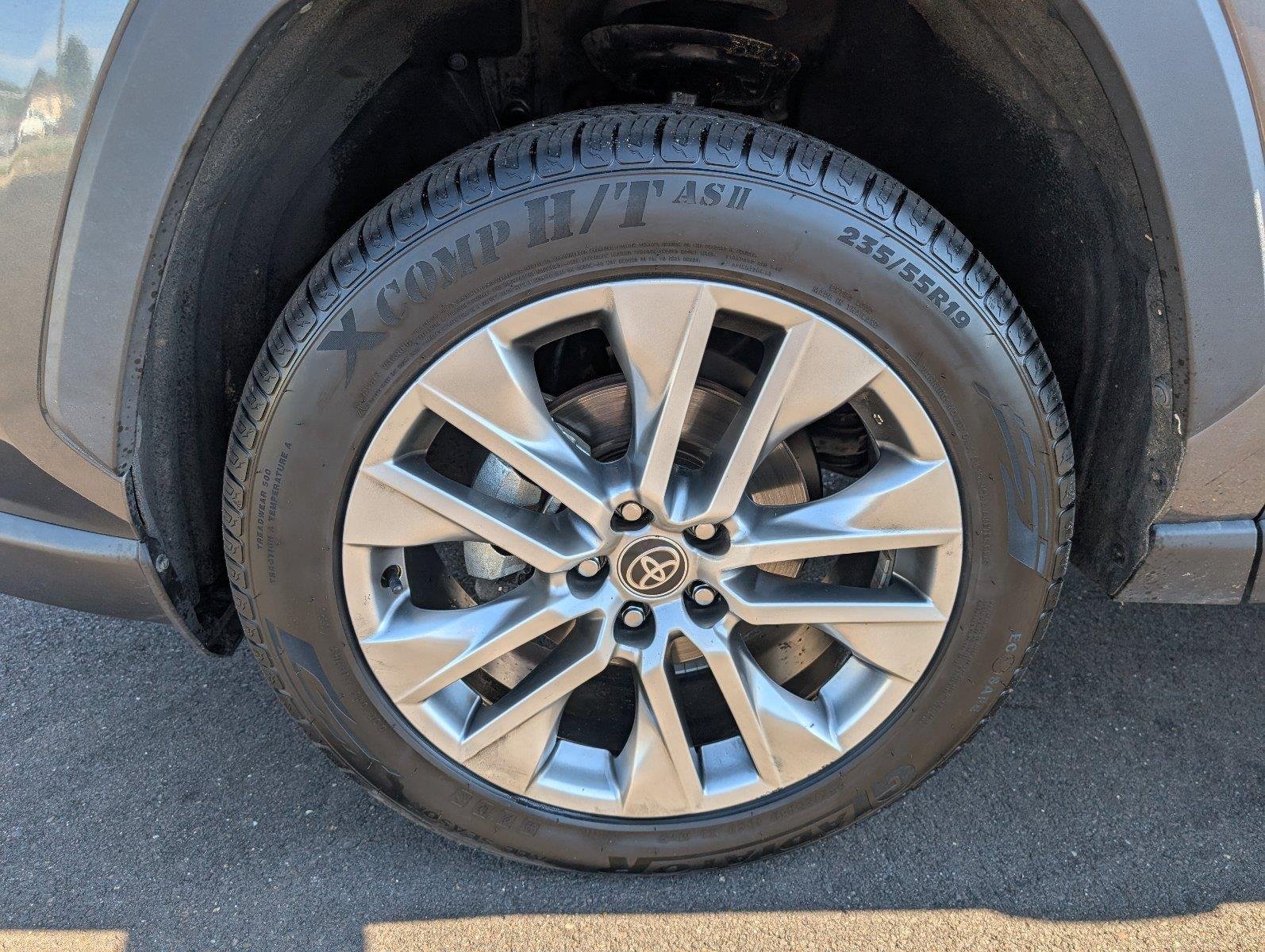 Used 2022 Magnetic Gray Metallic Toyota XLE Premium image 11