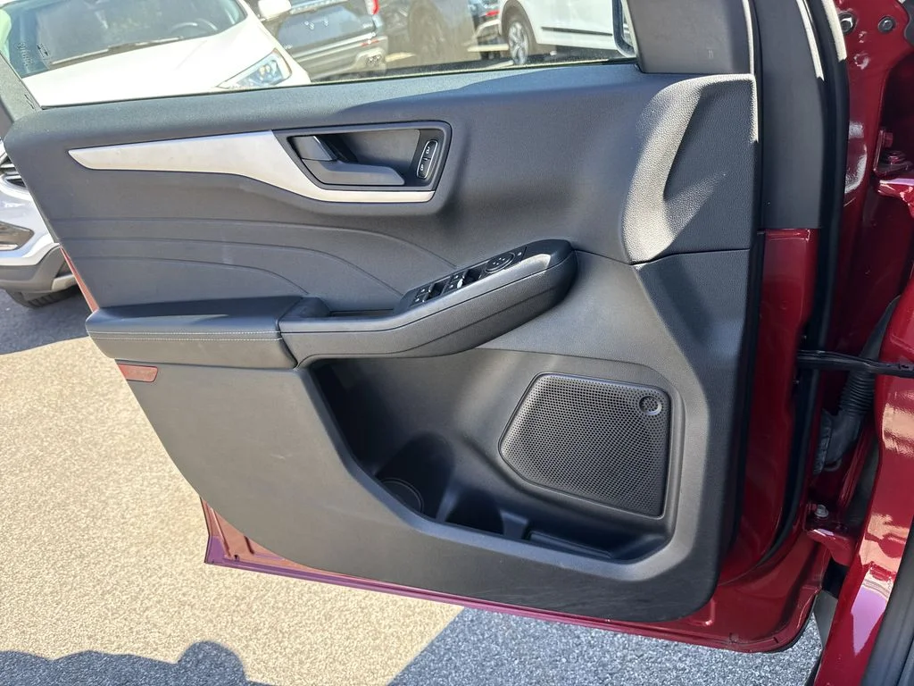 Used 2022 Rapid Red Metallic Tinted Clearcoat Ford SE image 26