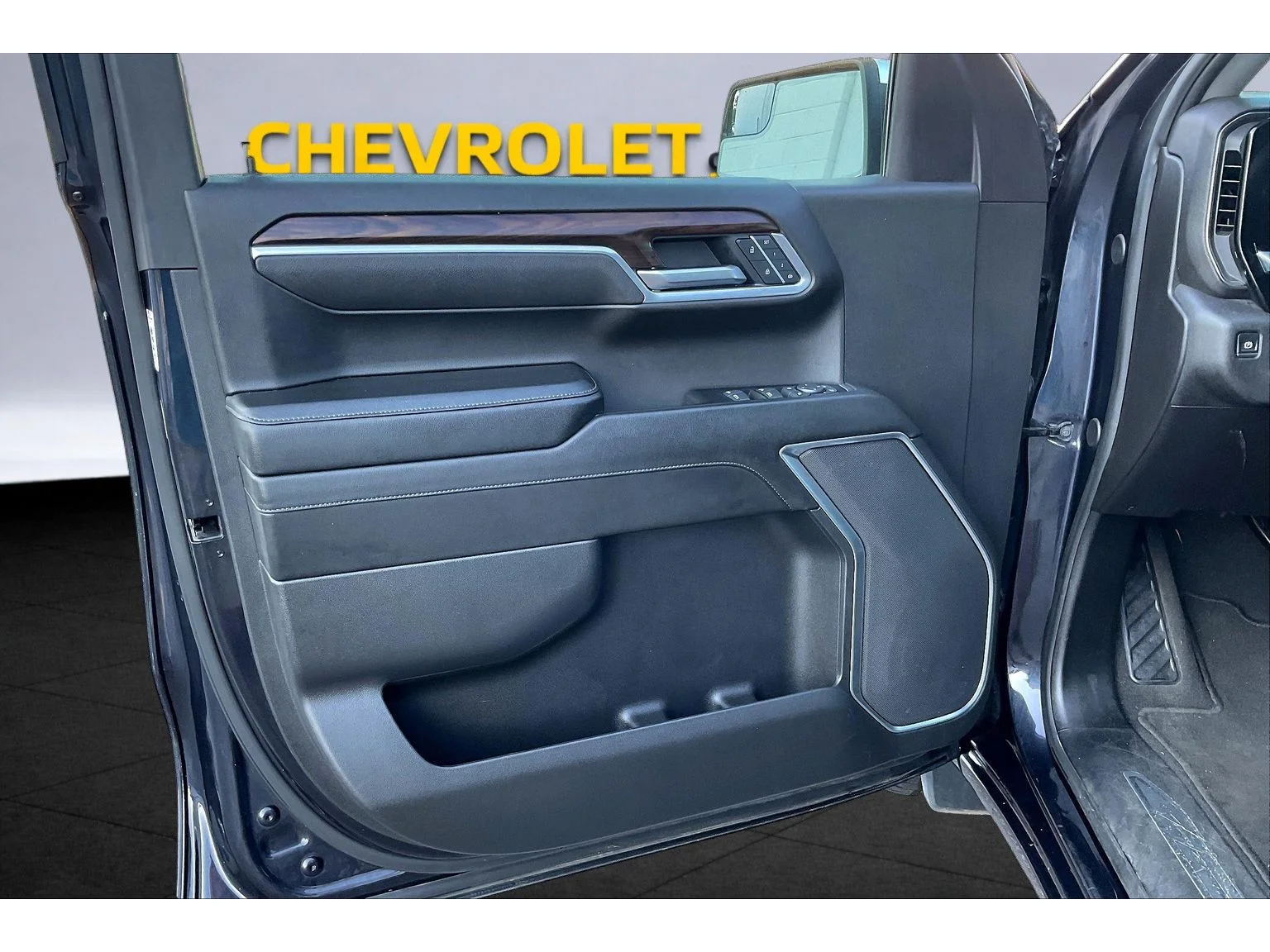 Used 2025 Titanium Rush Metallic GMC SLT image 16