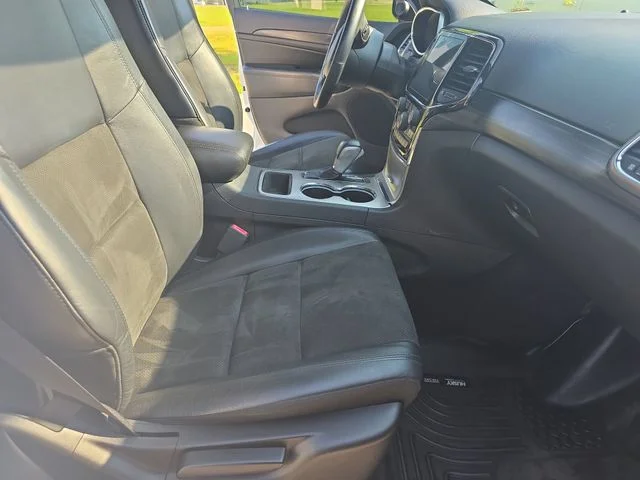 Used 2019 White Jeep Laredo E image 11