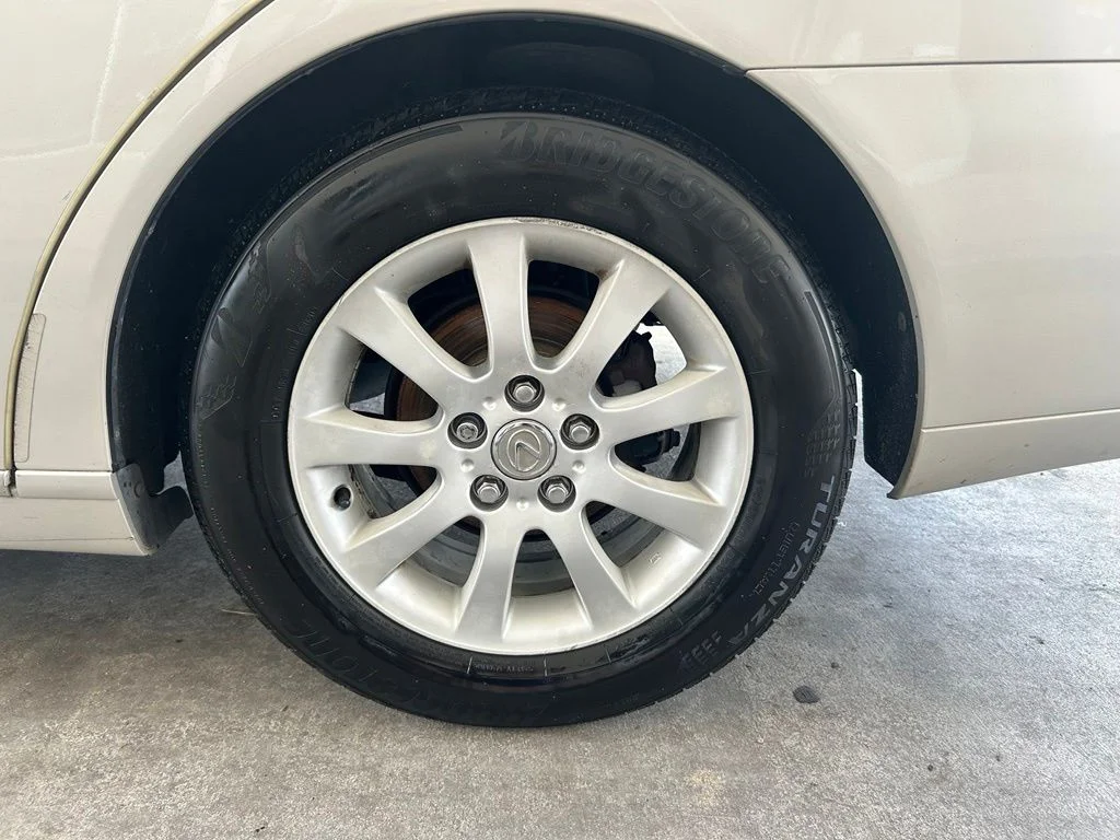 Used 2002  Lexus 300 image 16