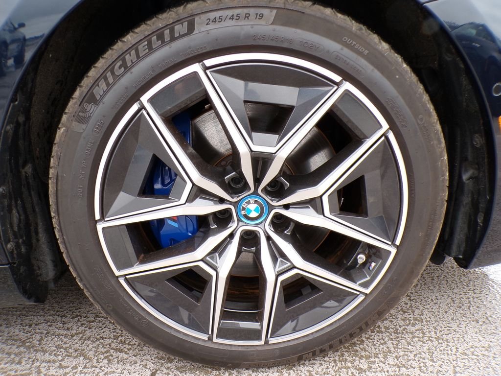 Certified Used 2025 Carbon Black Metallic BMW xDrive40 image 8